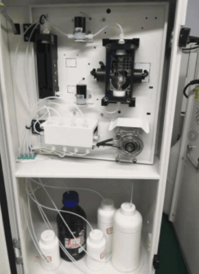 用蠕動(dòng)泵在水質(zhì)在線監(jiān)測(cè)系統(tǒng)中傳輸待檢測(cè)的污水水樣