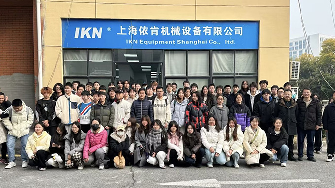 熱烈歡迎上海某高?；は到淌诩皩W生蒞臨我司參觀指導
